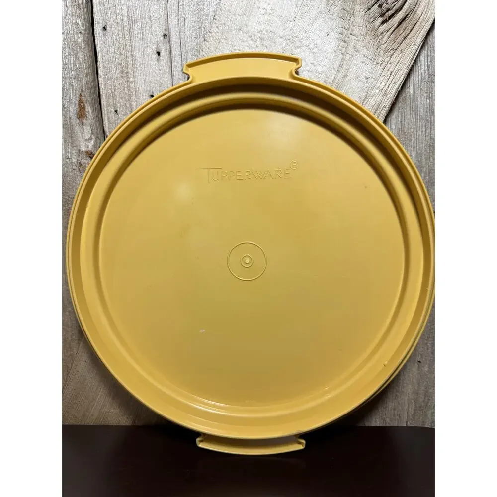 Vintage Tupperware Cake Saver #683 And #684 Carrier Taker Keeper Harvest Gold